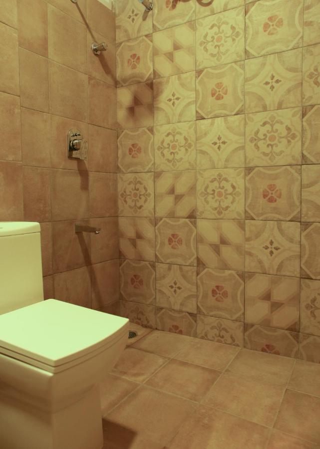 Locul Uptown - Near Bangalore Palace Grounds מראה חיצוני תמונה