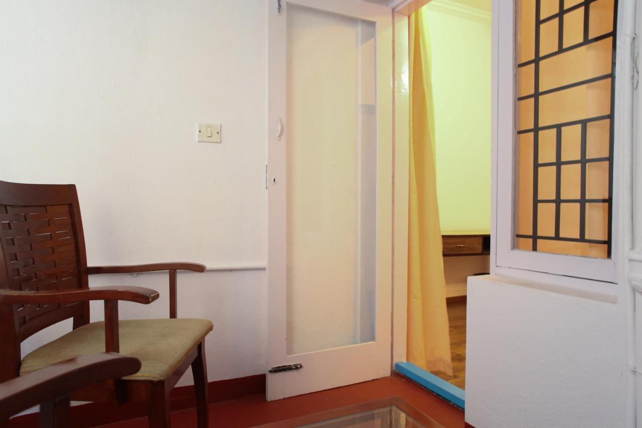 Locul Uptown - Near Bangalore Palace Grounds מראה חיצוני תמונה