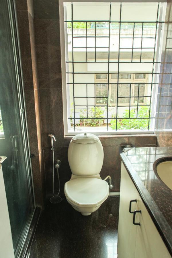Locul Uptown - Near Bangalore Palace Grounds מראה חיצוני תמונה