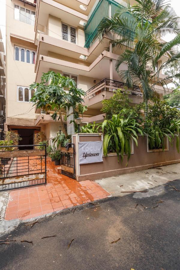 Locul Uptown - Near Bangalore Palace Grounds מראה חיצוני תמונה
