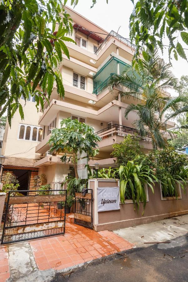 Locul Uptown - Near Bangalore Palace Grounds מראה חיצוני תמונה