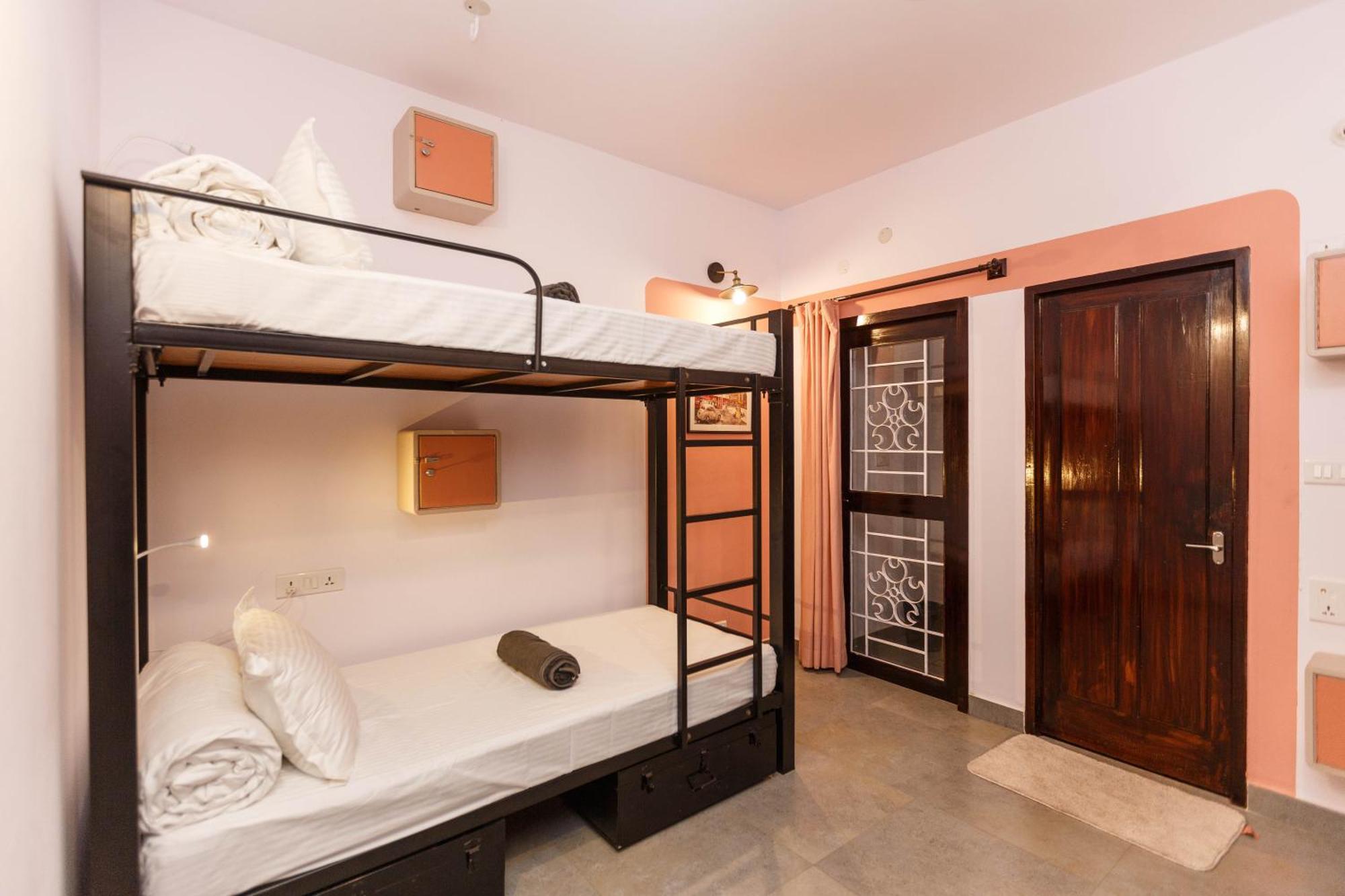Locul Uptown - Near Bangalore Palace Grounds מראה חיצוני תמונה